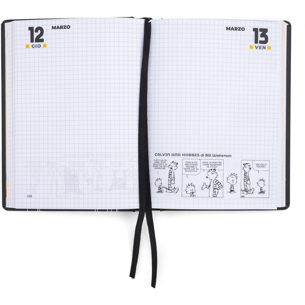 Agenda 16 Mesi Medium 2025/26 - Dolly Noire - Giornaliera